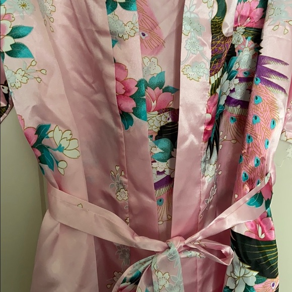 Robe - Picture 3 of 3